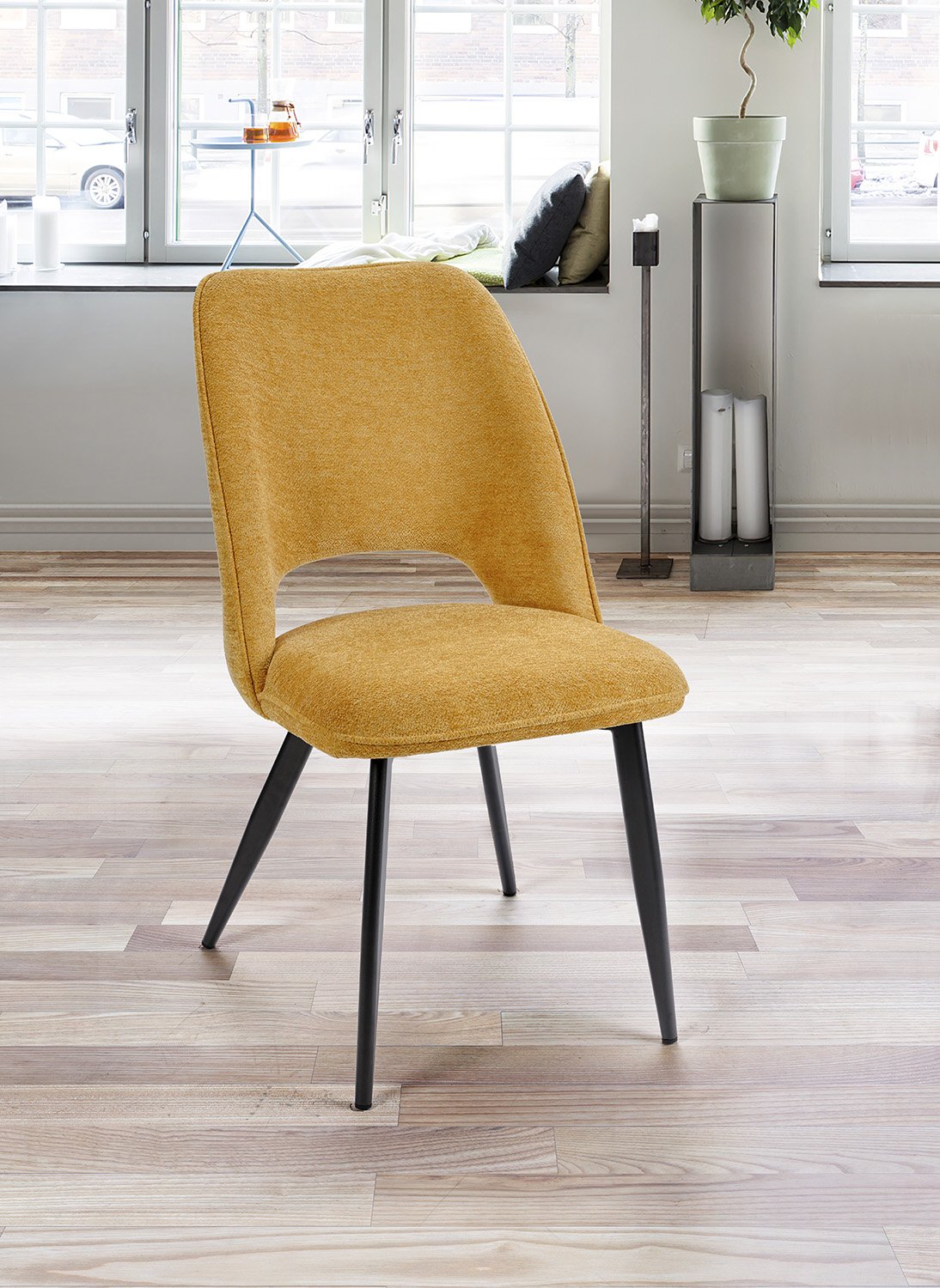 Chaise jaune safran tissu moderne ROXANE
