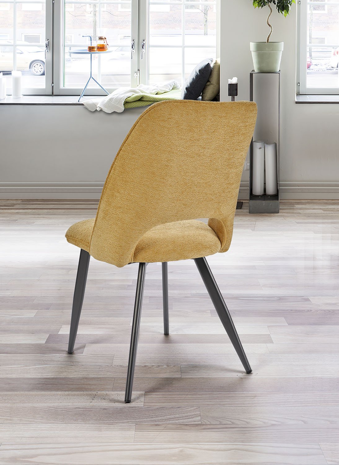 Chaise jaune safran tissu moderne ROXANE