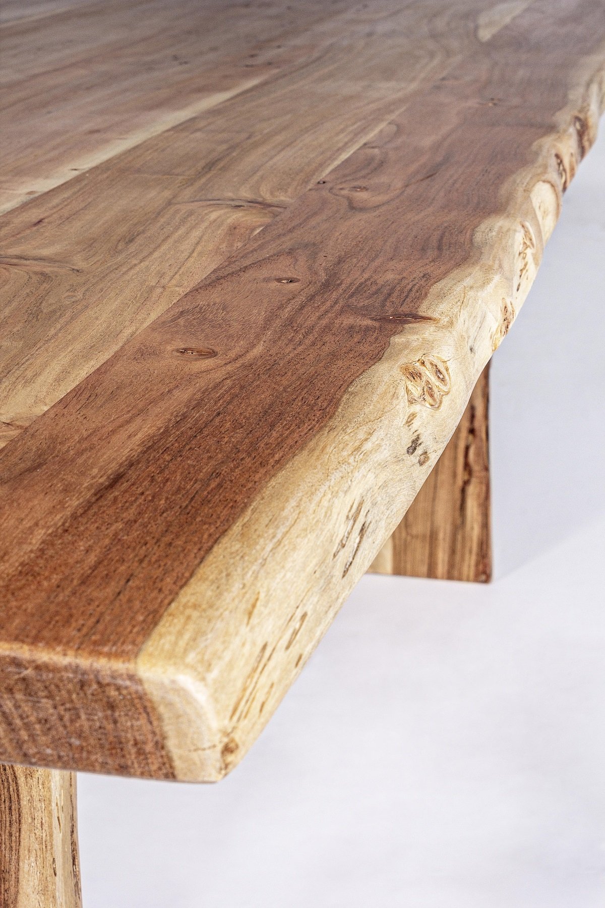 Table à manger bois massif scandinave effet tronc d'arbre TRADBORJ