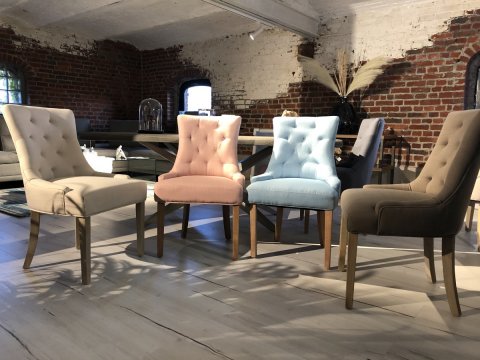 Lot de 2 chaises capitonnées tissu taupe CONSTANCE