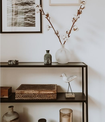 Table console noire dans une entrée