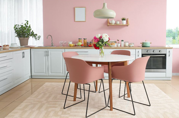 Chaises de cuisine roses